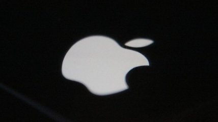 Apple почне створювати прозорі iPhone повністю зі скла