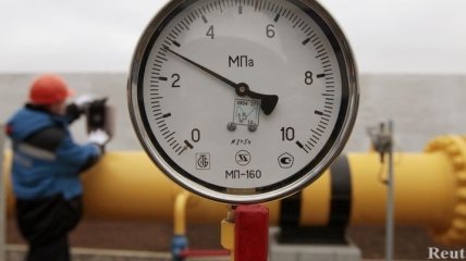 Азаров: Украина сокращает закупку газа из России 