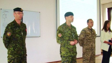 Канада увеличит количество полицейских инструкторов в Украине
