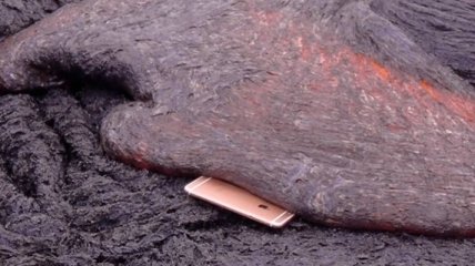 iPhone 6s опустили в лаву вулкана (Видео)