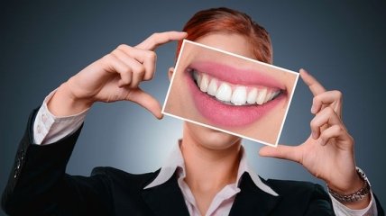 Стоматологи назвали привычки, разрушающие зубную эмаль