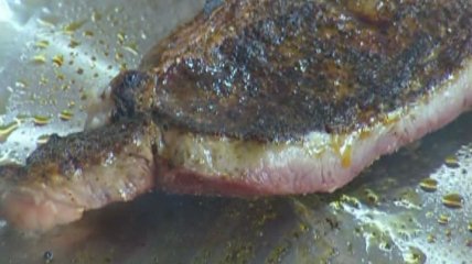 Стейк рибай с овощным салатом