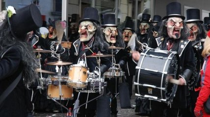 Один из самых веселых уличных фестивалей Европы: карнавал в Люцерне (Фото)
