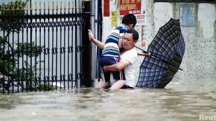В результате проливных дождей в Китае пострадали 16 тысяч человек