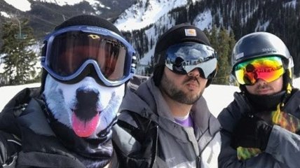 Лыжные маски, которые превращают людей в животных