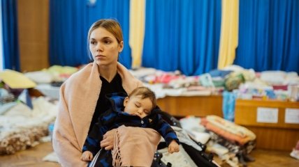 Выплаты переселенцам в Украине часто задерживают