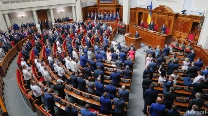 Роспуск Рады: Зеленский проведет встречу с главами фракций  
