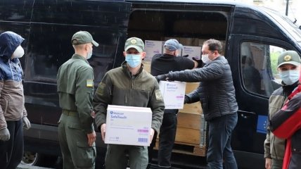 Борьба с COVID-19: ЕС передал защитные медсредства для украинских пограничников (Фото)