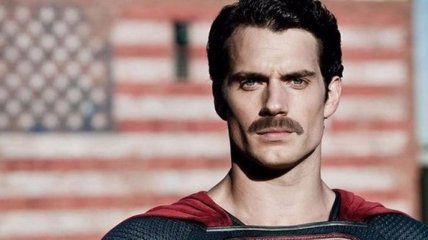 Известный "Супермен" Генри Канвилл лишился легендарных усов 
