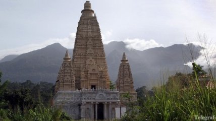 5 взрывов прогремели в индийском храме Махабодхи