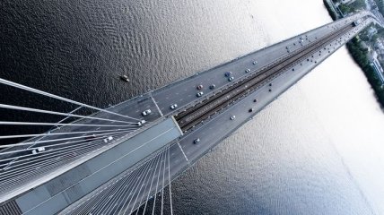 "Киевавтодор" предупреждает о пробках на Южном мосту и ремонте моста Метро