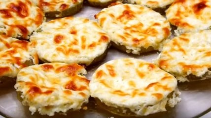 Рецепт Жаренных кабачков с кедровыми орешками и фетой с фото пошагово