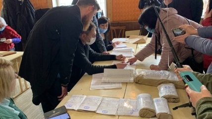 "Режут" голоса в пользу Вирастюка? Свежие данные о довыборах на Прикарпатье