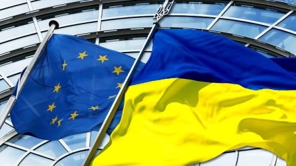 Яценюк: Латвия поддержит Украину на пути к безвизовому режиму с ЕС