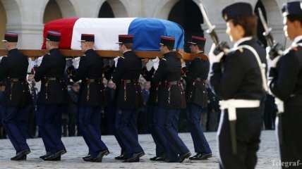 Во Франции прошла церемония прощания с певцом Шарлем Азнавуром