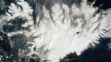 Вид Исландии со спутника