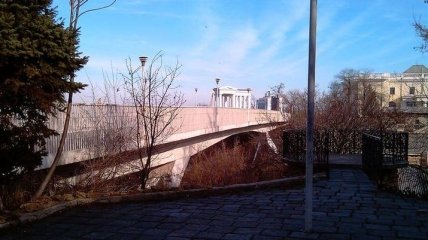 В центре Одессе мужчина бросился с моста