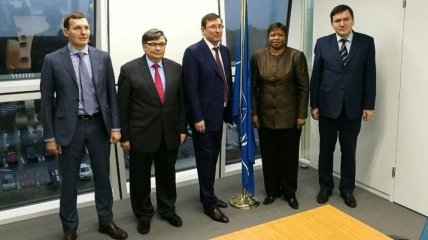 Луценко провел встречу с прокурором МУС в Гааге