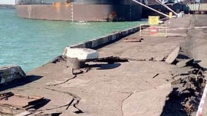 В порту Одессы грузовое судно повредило причал