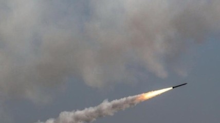 Ракета в небе (иллюстративное фото)