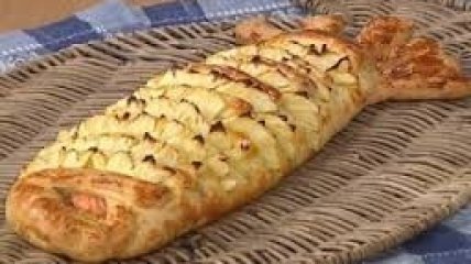 Рецепт. Рыбный пирог с ананасами (видео)