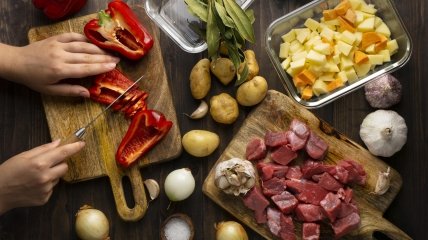 М’ясо з овочами потребує мінімум часу для підготовки до запікання