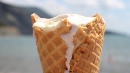 Употреблять мороженое в сильную жару нельзя
