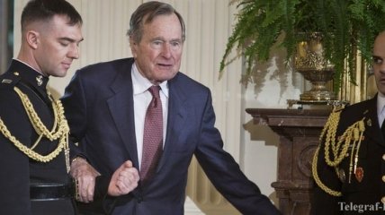 Джордж Буш-старший повредил позвоночник