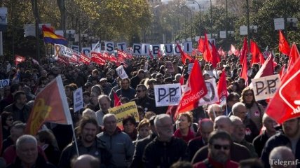 Десятки тысяч испанцев устроили протест против политики экономии правительства