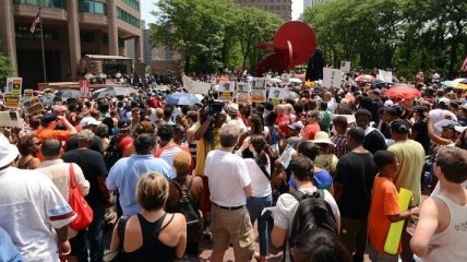 Более 100 городов США поддержали акцию протеста по делу Циммермана