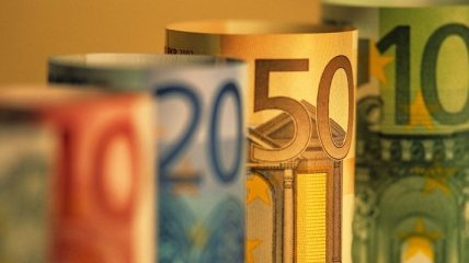 Евро дешевеет из-за Испании
