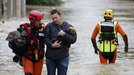 Двое человек пропали без вести из-за наводнения на юге Франции (Видео)