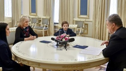 Президент Украины встретился с женой и детьми журналиста Сущенко