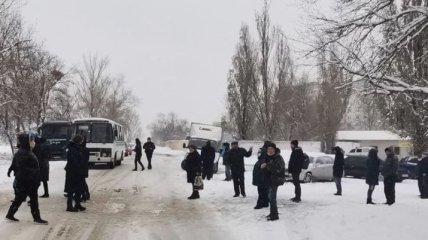 Холодный бунт: под Харьковом люди перекрыли трассу из-за отсутствия отопления (фото, видео)