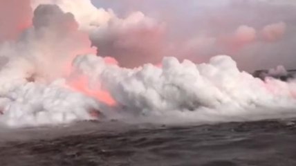 Извержение на Гавайях: потоки лавы достигли океана (Видео)