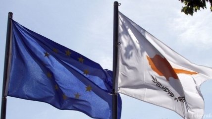 Международные кредиторы требуют от Кипра урезания зарплат