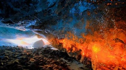 Восхитительные снимки ледяной пещеры в Исландии (Фото)