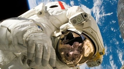 Американские астронавты смогли успешно вернуться на станцию из открытого космоса