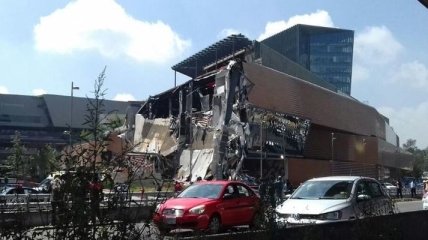 В Мехико обрушилось здание торгового центра