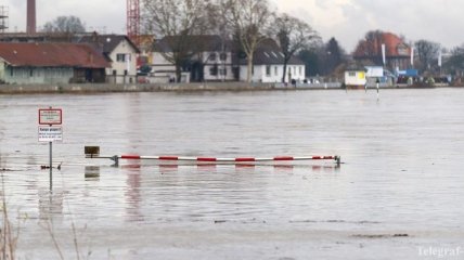 Вода в реке Рейн поднялась до опасного уровня