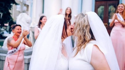 В Харькове военнослужащая и активистка сыграли ЛГБТ-свадьбу (видео)