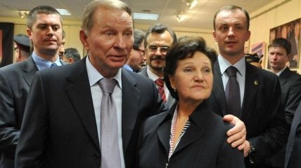 Кучма проголосовал вместе с женой
