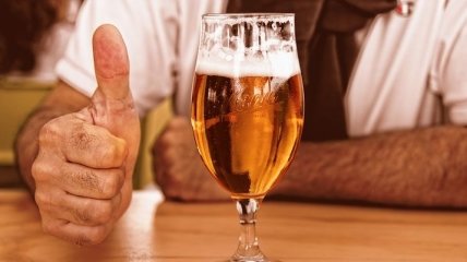 Выпьем за наше долголетие: чем алкоголь полезен пожилым людям