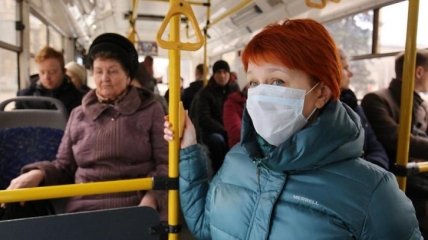 "Большинство боится умереть, но ездит без маски в забитом транспорте": врач обратился с призывом к украинцам