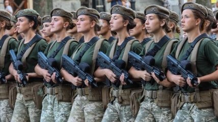 Геращенко рассказала, сколько украинок служат в рядах ВСУ