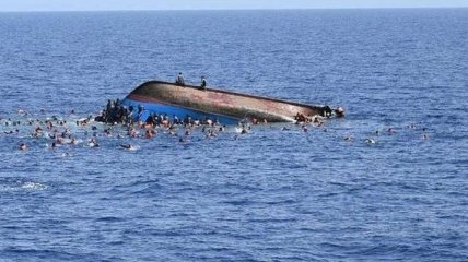 Возле Ливии спасли более 200 мигрантов, двое погибли