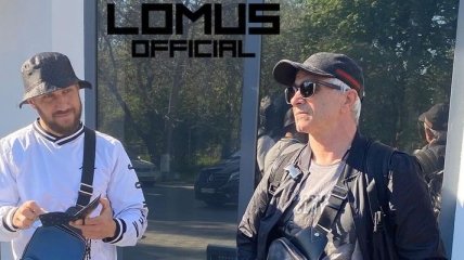 Ломаченко отправился в США для подготовки к бою с Накатани (видео)