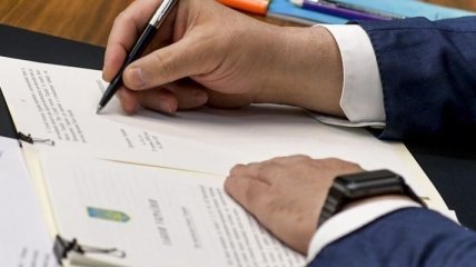 Порошенко подписал ряд указов о переводе судей на работу