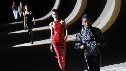 Коронавирус в мире моды: Saint Laurent не будет участвовать в парижской Неделе моды 