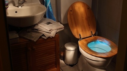 Унитазу можно легко вернуть чистоту и убрать неприятный запах